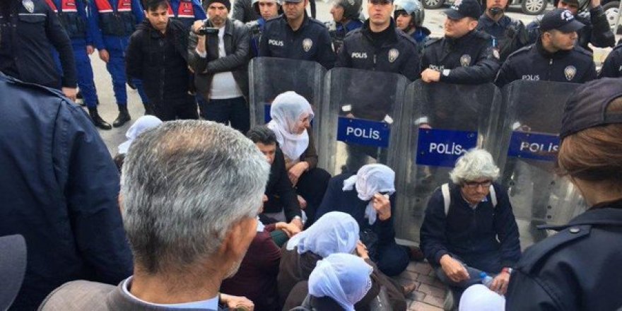 Gebze'de polis yine annelere saldırdı