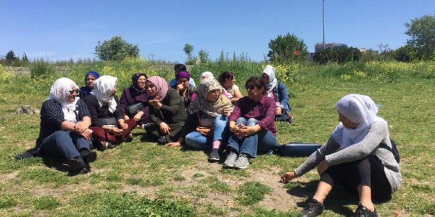 Bakırköy Cezaevi önünde oturma eylemi yapan annelere polis tacizi