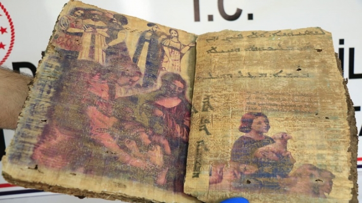 Diyarbakır'da 1400 yıllık kitap ele geçirildi