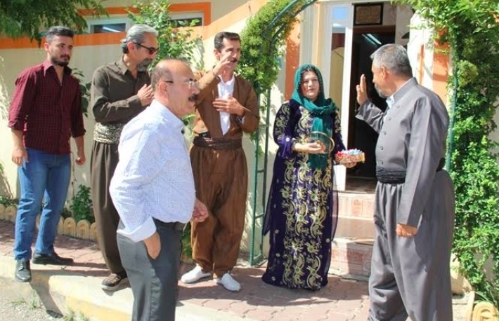 Kakeyi Kürtlerinden, Müslüman Kürtlere bayram ziyareti