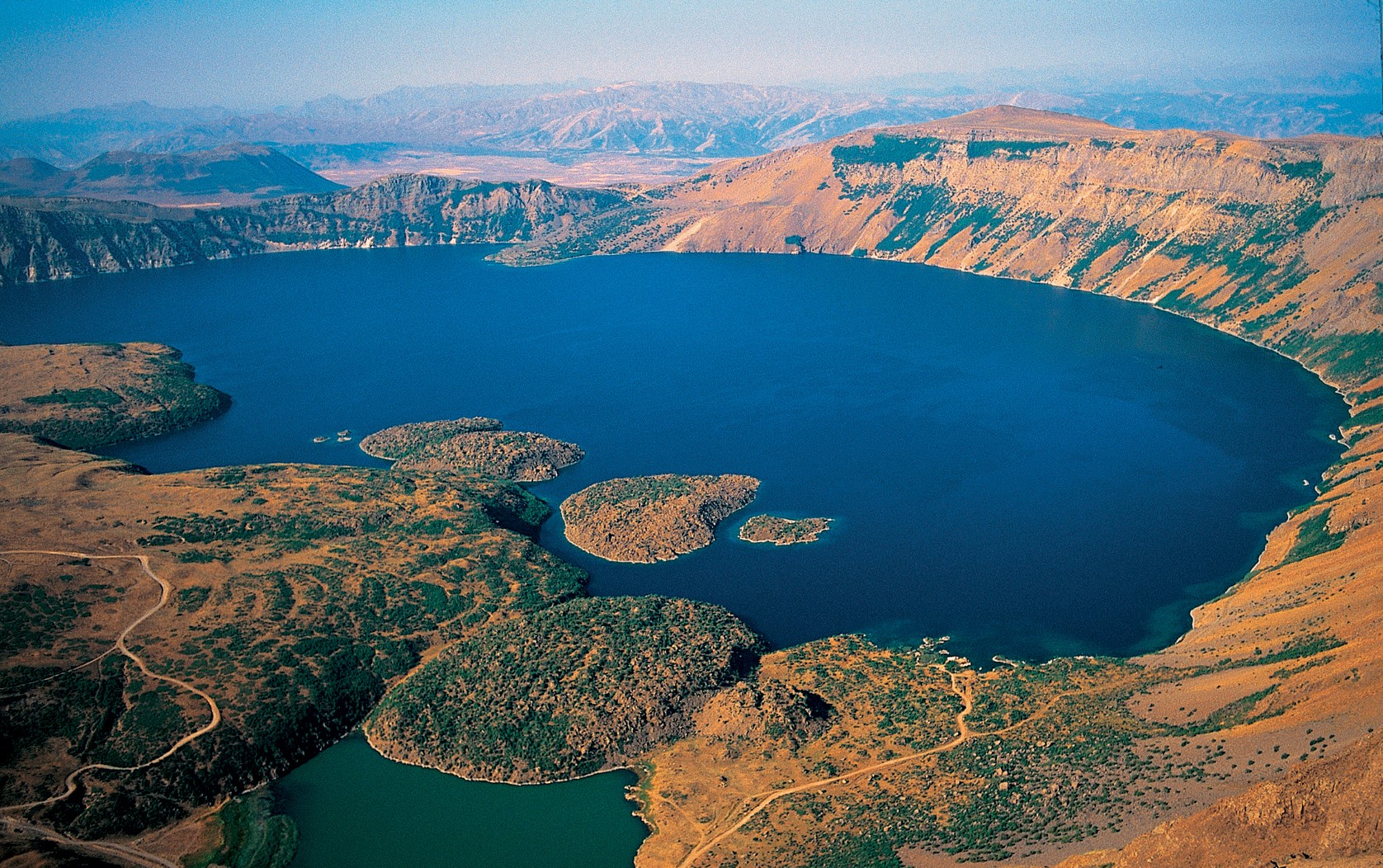 Nemrut Krater Gölü'ne ziyaretçi akını