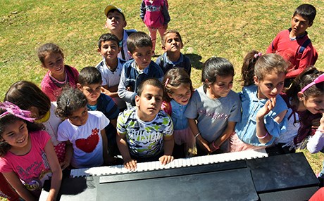 Kusursuz kulağa sahip 7 yaşındaki Bager doğadaki tüm sesleri notaya dökebiliyor