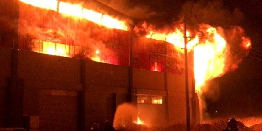 Antep'te korkutan fabrika yangını