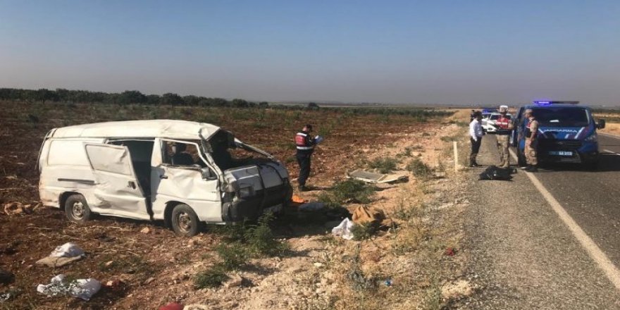 Suriyeli işçileri taşıyan araç devrildi