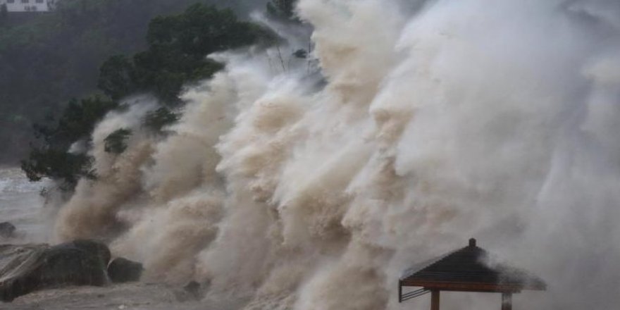 Çin'de 'süper tayfun' alarmı