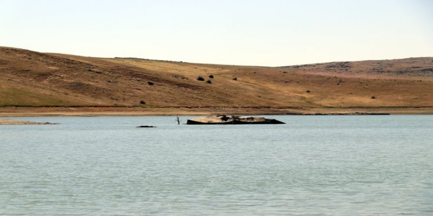 Ağrı'da sular çekilince Başçavuş köyü göründü