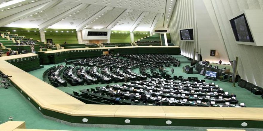 İran Parlamentosu Kürt kentinin eyalet olması yönündeki teklifini reddetti