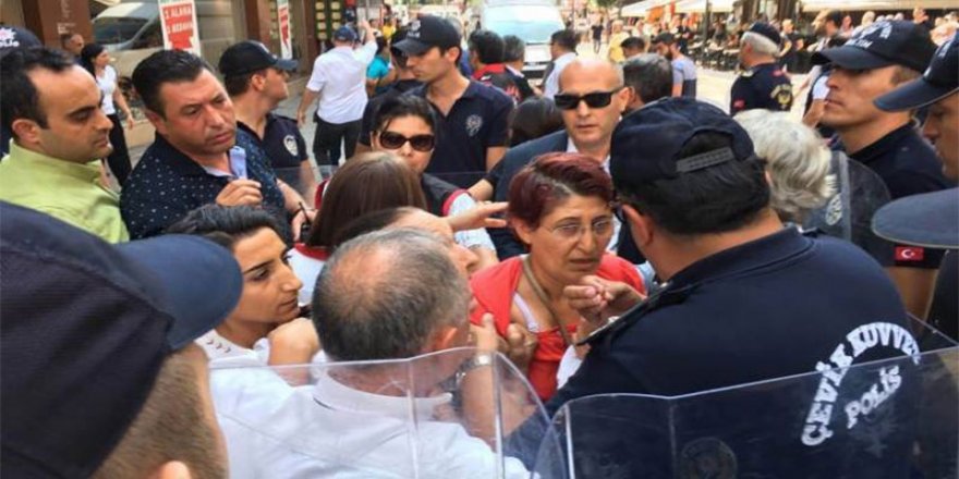 İzmir’de Kayyım Protestosu