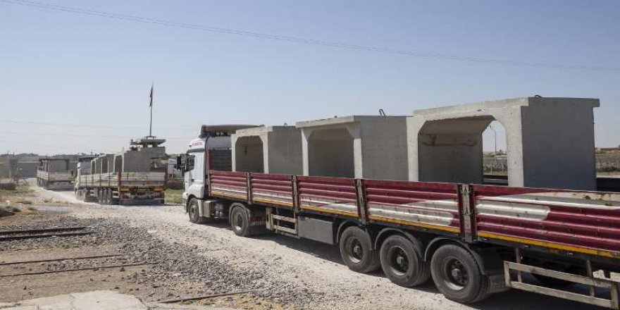Suriye Sınırına TIR'larla Beton Blok Taşınıyor