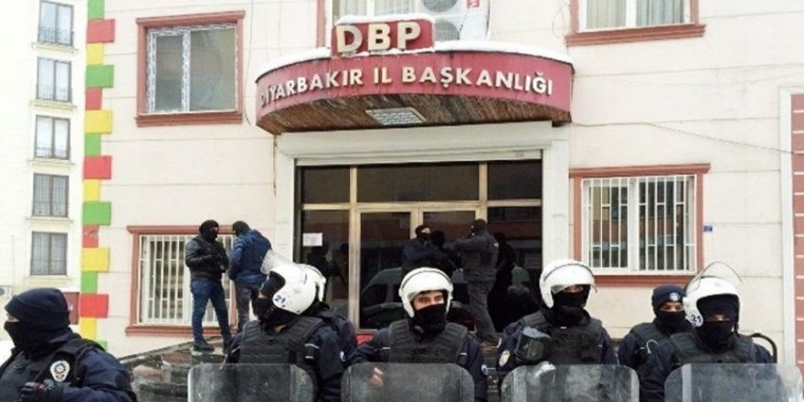 Cizre'de polisler 'iş vaadiyle' ailelerden HDP önüne gitmelerini istedi
