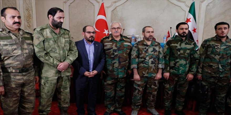 Urfa'da kurulan 'Suriye Milli Ordusu' TSK operasyonu için Fırat'ın doğusuna gitti