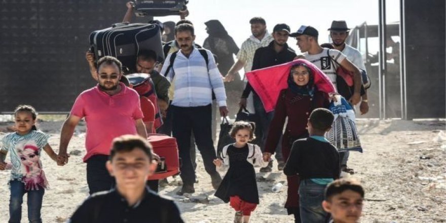 Türkiye yüzlerce mülteciyi kandırarak ya da zorla Suriye'ye gönderdi
