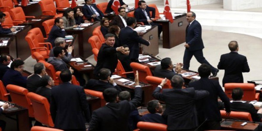 HDP’li vekil Zazaca konuştu TBMM karıştı!