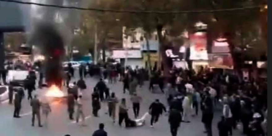 İran’da silahsız protestoculara yaylım ateşi: 100 ölü