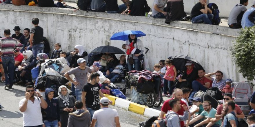 Suriyeliler güvenli bölgeye gitmek istemiyor