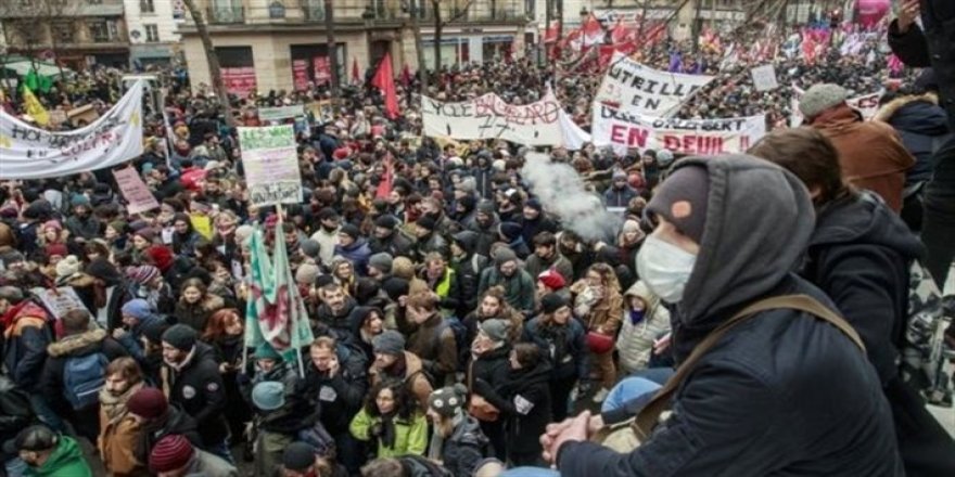 Fransa’da protestolar sürüyor: 500 bin kişi katıldı