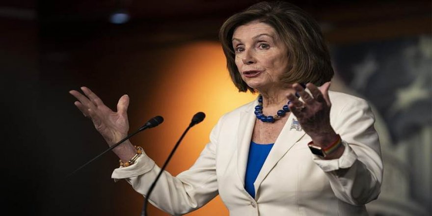 Pelosi Trump'ın resmen azlini talep etti