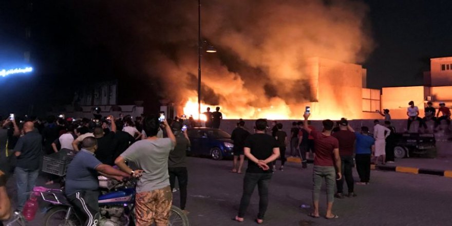 Irak’ta parti binaları ateşe verildi!