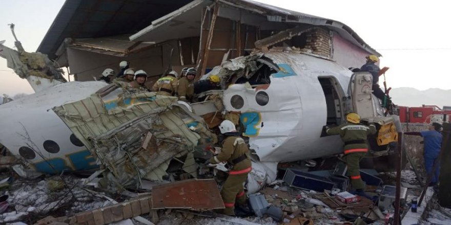 Kazakistan'da yolcu uçağı düştü: En az 15 ölü