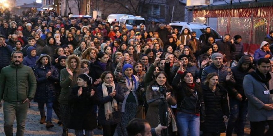 İlçeyi sokağa döken skandal Meclis'te: 'Çocuk istismarı görüntüleri satıldı'