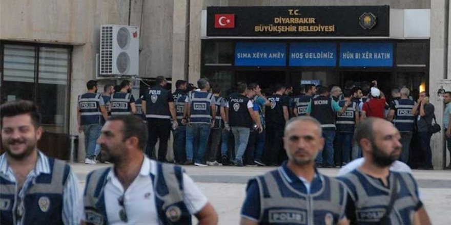 Mahkeme kayyım kararında yürütmeyi durdurdu, sonra ‘yanlışlık oldu’ dedi