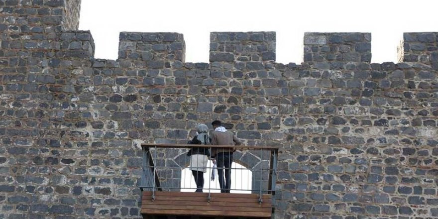 7 bin yıllık Surlara balkon yapıldı