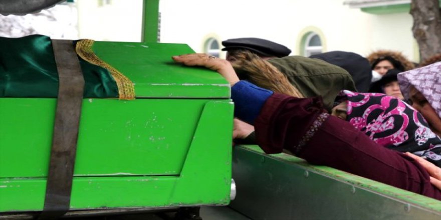 Babasının "Sevgilisi var" diye katlettiği Şeyma'nın cenazesinde annesinin feryadı yürek dağladı