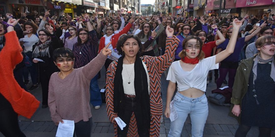Las Tesis eylemine katılan öğrencilerin bursu kesildi