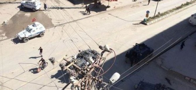 Hakkari'de polis aracından ateş açıldı: 4 ölü