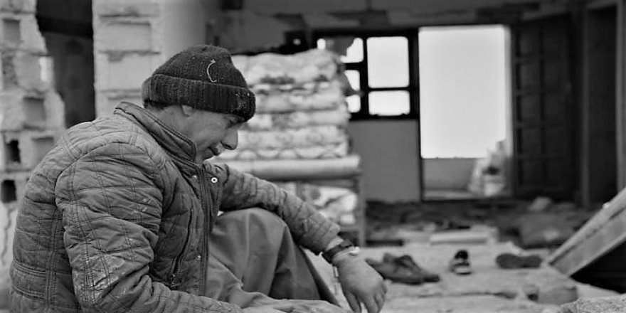 Van depremindeki ağıdıyla akıllara kazınan Arslan kalp krizi geçirdi