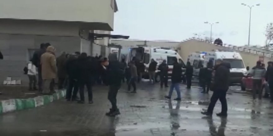 Ağrı'da sınır kapısında gümrük aracına roketli saldırı: Yaralılar var