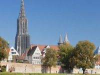 Almanya'da çağrı: Kilise duvarına işemeyin