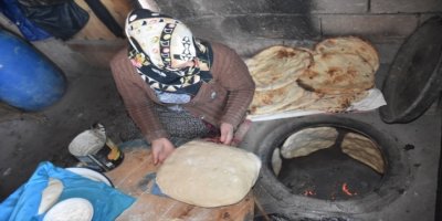 Fırın kuyruklarına alternatif: Tandır ekmeği