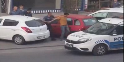 İngiltere bayrağına benzeyen havluyu kurutmak için balkona asan mülteciye gözaltı