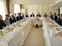 Diyarbakır Valisi AKP  yanlısı aşiret liderleri ile bir araya geldi