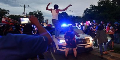 Siyahi Amerikalı Floyd'un öldürülmesine yönelik protestoların ardından orduya 'hazır ol'