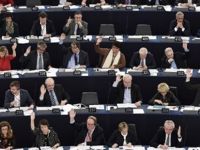 Avrupa Parlamentosu Türkiye ile müzakereleri geçici olarak dondurdu