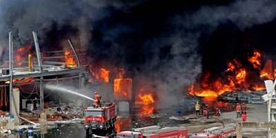 Büyük patlamanın yaşandığı Limanı’nda 143 konteyner patlayıcı bulundu