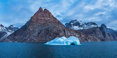 Grönland’da büyük bir buzul parçalandı