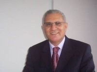 “Kel’in melhemi olsa kendi başına sürer”