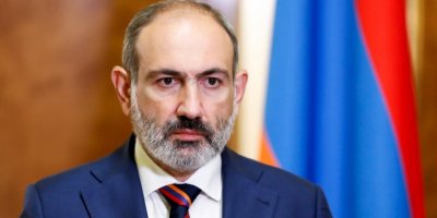 Sıkıyönetim kararı: 18 yaşından büyük erkekler ülkeyi terk etmeyecek