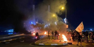 Irak'ta parti binaları ateşe verildi