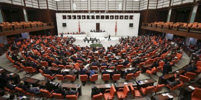 Dernek ve vakıflara kayyım yasası TBMM'de kabul edildi