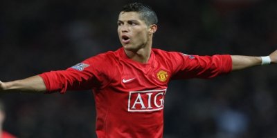 Cristiano Ronaldo, yüzyılın en iyi futbolcusu seçildi