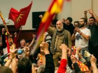 Makedonya'da milyetçiler Meclis binasını bastı