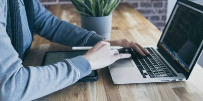 Almanya’dan öğretmenlere 500 milyon euroluk dizüstü bilgisayar