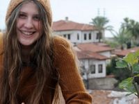 'Kırmızı fularlı kız' Rakka'da yaşamını yitirdi