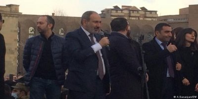 Paşinyan'dan erken seçim için istifa kararı