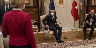 Ursula von der Leyen’in Ankara’da ayakta kaldığı görüntüleri dünya gündeminde