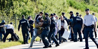 Danimarka Suriyeli sığınmacıların geçici oturma izinlerini iptal etmeye başladı